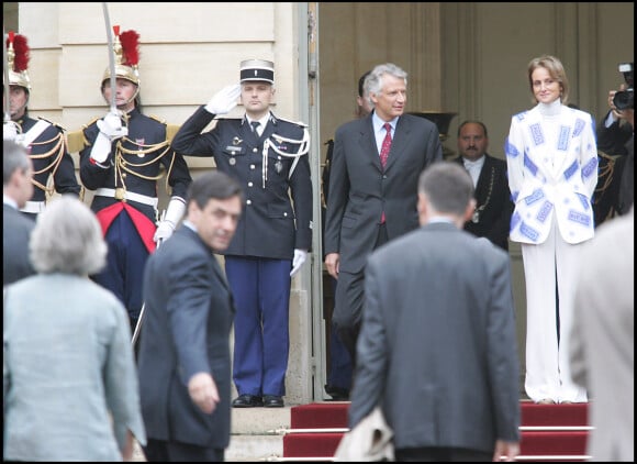 Dominique de Villepin et Marie-Laure - Passation de pouvoir entre le premier Ministre et son successeur François Fillon le 17 mai 2007
