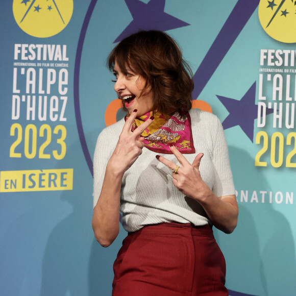 Valérie Bonneton pour le film "Juste ciel" - Photocall lors de la 26ème édition du festival international du film de comédie de l'Alpe d'Huez le 18 janvier 2023. © Dominique Jacovides / Bestimage 