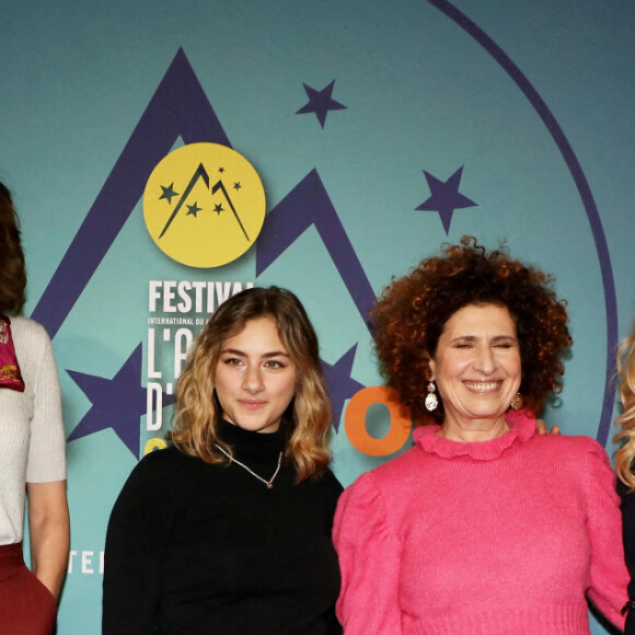 Valérie Bonneton, Louise Malek, Guilaine Londez et Camille Chamoux pour le film "Juste ciel" - Photocall lors de la 26ème édition du festival international du film de comédie de l'Alpe d'Huez le 18 janvier 2023. © Dominique Jacovides / Bestimage 