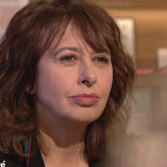 Valérie Bonneton invitée de Nathalie Levy dans "En aparté" sur Canal+ vendredi 10 février 2023.