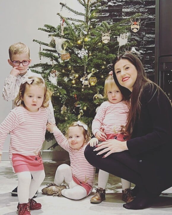 Laëtitia Provenchère de "Familles nombreuses" avec ses enfants à Noël