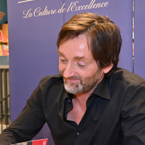 Exclusif - Pierre Palmade lors d'une séance de dédicaces de son livre "Dites à mon père que je suis célèbre" à la librairie Lamartine dans le 16ème arrondissement de Paris, France, le 28 mai 2019. © Francis Petit/Bestimage 