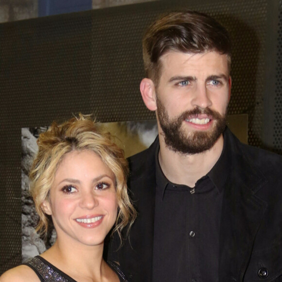 Gerard Piqué reçoit le prix du meilleur athlète catalan lors d'une cérémonie à Barcelone. Sa compagne, la chanteuse Shakira était à ses côtés