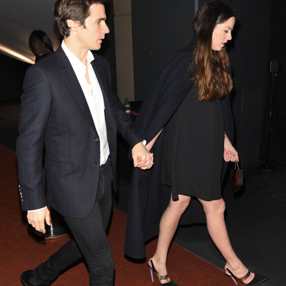 Anouchka Delon (enceinte) et son compagnon Julien Dereims - Avant-première du film "Toute ressemblance..." au cinéma UGC Ciné Cité Les Halles à Paris, le 25 novembre 2019. © Coadic Guirec/Bestimage 