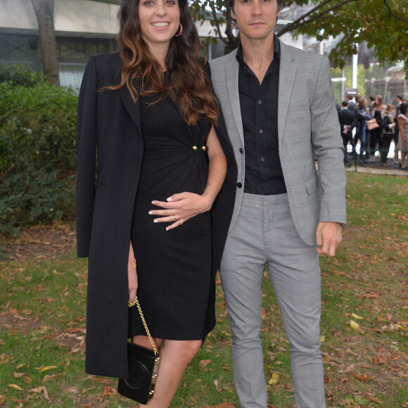 Anouchka Delon enceinte et son compagnon Julien Dereims - Arrivées au défilé Elie Saab "Collection Prêt-à-Porter Printemps/Eté 2020" lors de la Fashion Week de Paris (PFW), le 28 septembre 2019. © Veerren Ramsamy - Christophe Clovis / Bestimage 