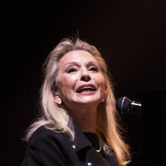 Exclusif - Véronique Sanson - XVème gala pour la Fondation Recherche Alzheimer à l'Olympia à Paris le 14 mars 2022.  © Jack Tribeca/Bestimage 