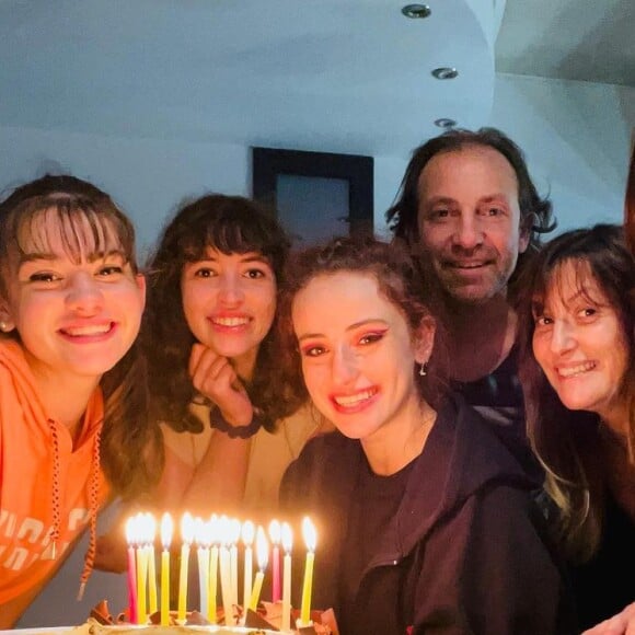 Philippe et Olivia Candeloro aux anges pour l'anniversaire de l'une de leurs trois filles, Maya