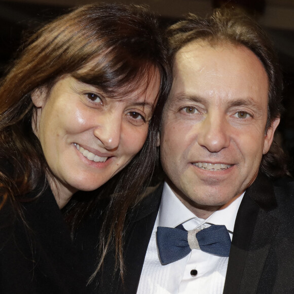 Philippe Candeloro et sa femme Olivia - L'association Citéstars fête son 23ème anniversaire lors du dîner gala de la 2ème cérémonie des étoiles d'or 2021 à la salle Wagram, Paris le 28 novembre 2021. © Cédric Perrin/Bestimage