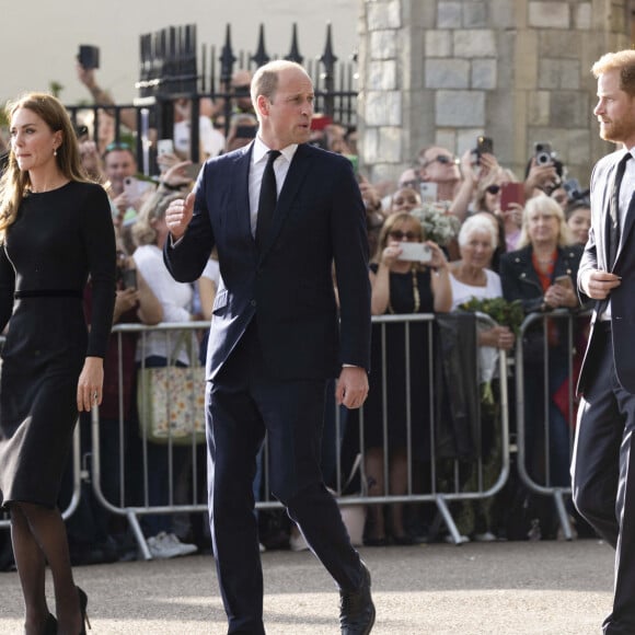 Le prince de Galles William, la princesse de Galles Kate Catherine Middleton, le prince Harry, duc de Sussex, Meghan Markle, duchesse de Sussex devant le château de Windsor, suite au décès de la reine Elisabeth II d'Angleterre. Le 10 septembre 2022