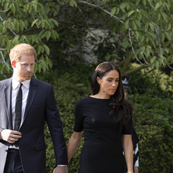 Le prince de Galles William, la princesse de Galles Kate Catherine Middleton, le prince Harry, duc de Sussex, Meghan Markle, duchesse de Sussex devant le château de Windsor, suite au décès de la reine Elisabeth II d'Angleterre. Le 10 septembre 2022