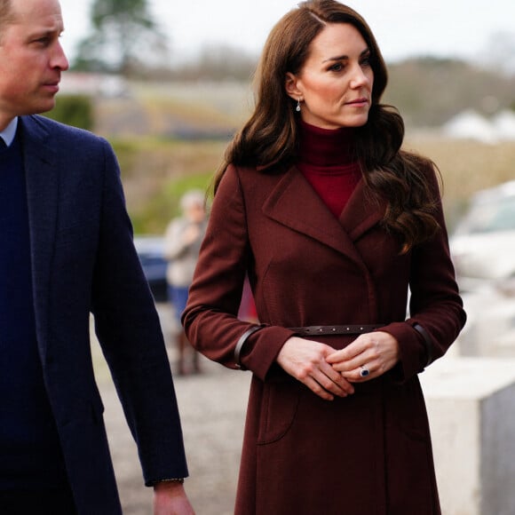 Le prince William, prince de Galles, et Catherine (Kate) Middleton, princesse de Galles, lors d'une visite au centre social de Dracaena à Cornwall, pour en savoir plus sur la grande variété de soutien et de services que l'organisation offre à la population locale, avec une mission de construire une société saine, heureuse et solidaire le jeudi 9 février 2023. 