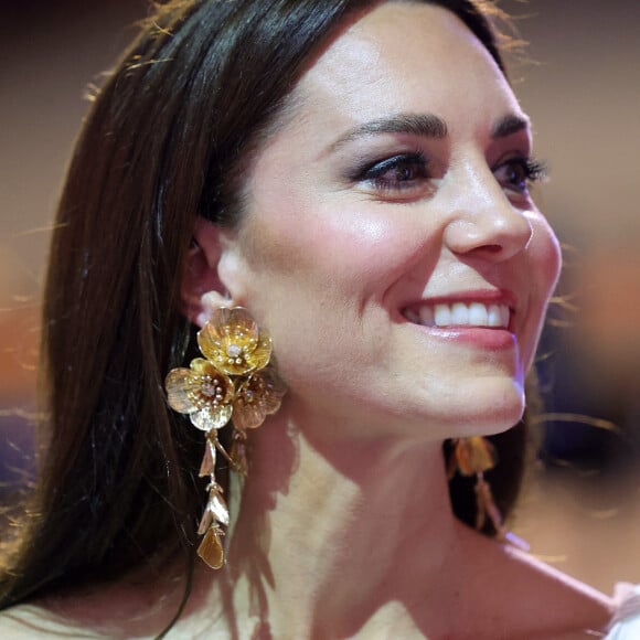 Un hommage qui leur a fait chaud au coeur et qui a même eu le mérite de laisser Kate Middleton au bord des larmes.
Le prince William, prince de Galles, et Catherine (Kate) Middleton, princesse de Galles, arrivent à la 76ème cérémonie des British Academy Film Awards (BAFTA) au Royal Albert Hall à Londres, le 19 février 2023. 