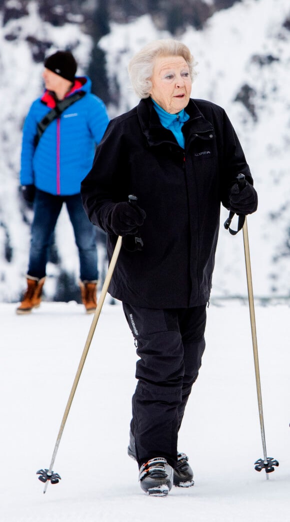 Beatrix des Pays-Bas a dû écourter son séjour au ski.
La princesse Beatrix des Pays-Bas lors d'un shooting photo aux sports d'hiver à Lech, Autriche.