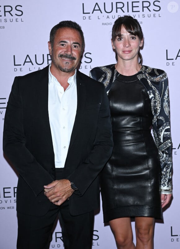 José Garcia et sa compagne Camille - 28ème cérémonie des Lauriers de l'Audiovisuel au théâtre Marigny à Paris le 20 février 2023. © Coadic Guirec/Bestimage