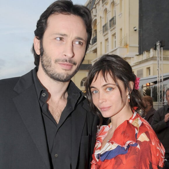 Des années après leur rupture, Michaël Cohen estime encore que sa relation avec Emmanuelle Béart a été sa "plus belle histoire d'amour".
Emmanuelle Béart et Michaël Cohen - Festival du film de Cabourg le 14 juin 2008