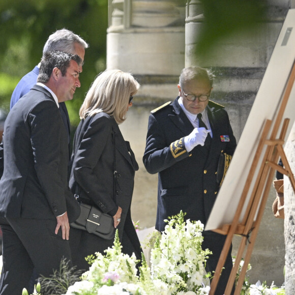 La Première Dame française, Brigitte Macron, Bruno Le Maire, ministre de l'Economie et des Finances et des Finances et Karl Olive, maire de Poissy - Obsèques d'Antoine Alléno (fils du chef cuisinier français, trois étoiles au Guide Michelin Yannick Alléno) en la collégiale Notre-Dame de Poissy, France, le 13 mai 2022. © Jean-Baptiste Autissier/Panoramic/Bestimage