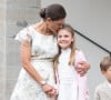Elle est très proche de sa mère, la princesse Victoria, mais également de son petit frère, le jeune Oscar. 
Princesse Victoria, Princesse Estelle, Prince Oscar - La famille royale de Suède lors du 45ème anniversaire de la princesse Victoria de Suède au château Solliden à Borgholm. Le 14 juillet 2022