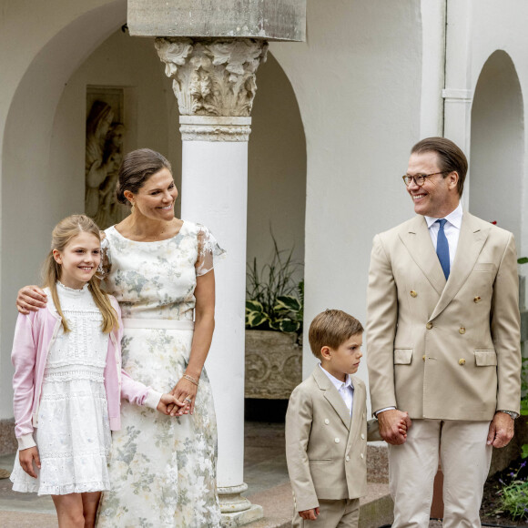 Et devrait apparaitre lors de différents événéments en 2023. 
Prince Oscar, Princesse Estelle, Prince Daniel, Princesse Victoria - La famille royale de Suède lors du 45ème anniversaire de la princesse Victoria de Suède au château Solliden à Borgholm. Le 14 juillet 2022