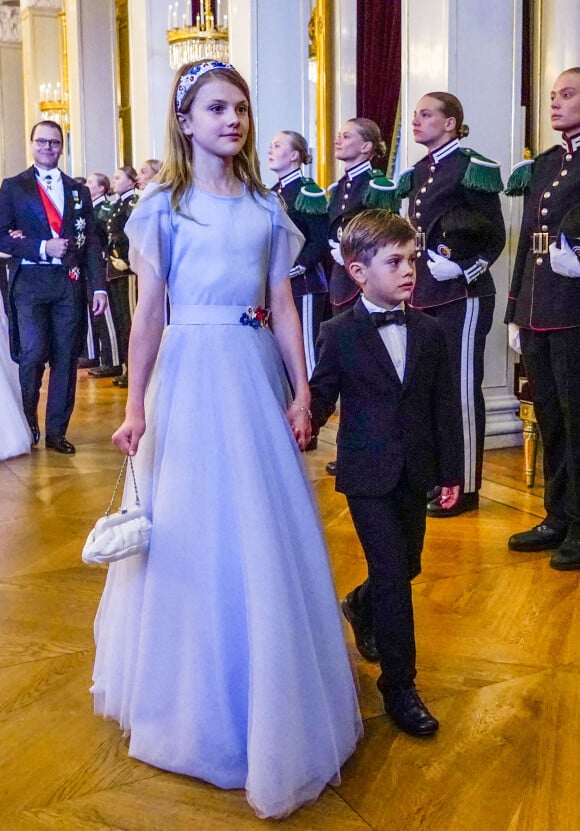 La princesse Estelle de Suède et Le prince Oscar de Suède lors du dîner de gala pour célébrer le 18ème anniversaire de la princesse Ingrid Alexandra au Palais d'Oslo, Norvège, le 17 juin 2022. © NTB/Zuma Press/Bestimage 