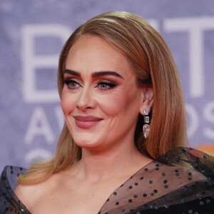 À un mois d'intervalle, elle s'est mise à pleurer sur scène à deux reprises.
Adele - Photocall de la cérémonie des Brit Awards 2022 à l'O2 Arena à Londres le 8 février 2022