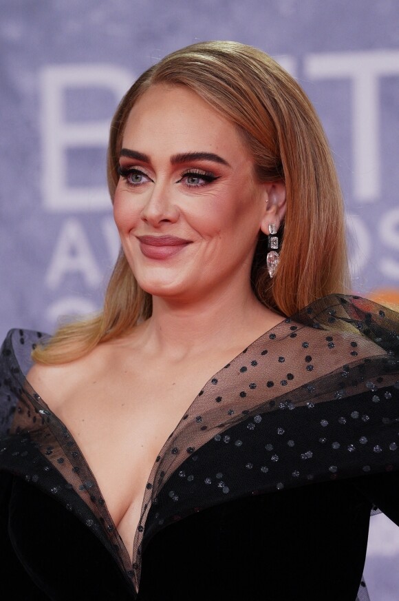 À un mois d'intervalle, elle s'est mise à pleurer sur scène à deux reprises.
Adele - Photocall de la cérémonie des Brit Awards 2022 à l'O2 Arena à Londres le 8 février 2022