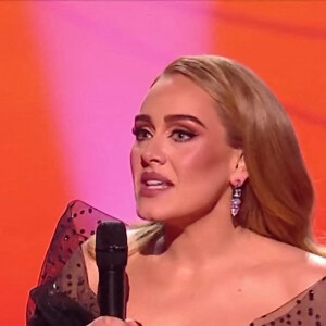 Capture d'écran - La chanteuse Adele a remporté le prix du meilleur album, de la chanson de l'année et d'artiste de l'année lors de la cérémonie des Brit Awards 2022 à L'O2 à Londres le 8 février 2022.