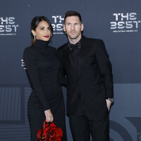 Lionel Messi récompensé par la FIFA, sa femme Antonela sublime dans une robe fendue et unique