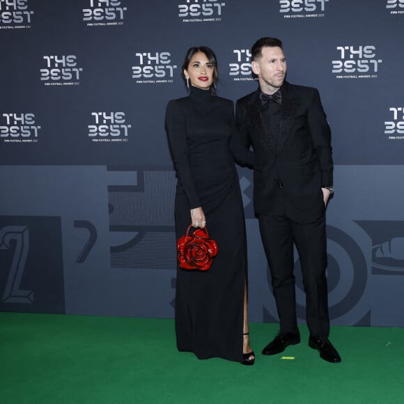 Lionel "Leo" Messi et sa femme Antonella Roccuzzo - Arrivées à la cérémonie des Best FIFA Football Awards à la salle Pleyel à Paris, France, le 27 février 2023. Cyril Moreau/Bestimage