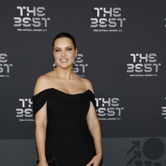 Adriana Lima - Arrivées à la cérémonie des Best FIFA Football Awards à la salle Pleyel à Paris, France, le 27 février 2023. Cyril Moreau/Bestimage