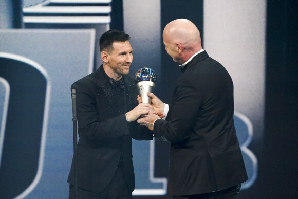 Lionel Messi (meilleur joueur de l'année), Gianni Infantino, président de la FIFA lors de la cérémonie des Best Fifa awards à la salle Pleyel à Paris le 27 février 2023. © Pierre Perusseau / Bestimage