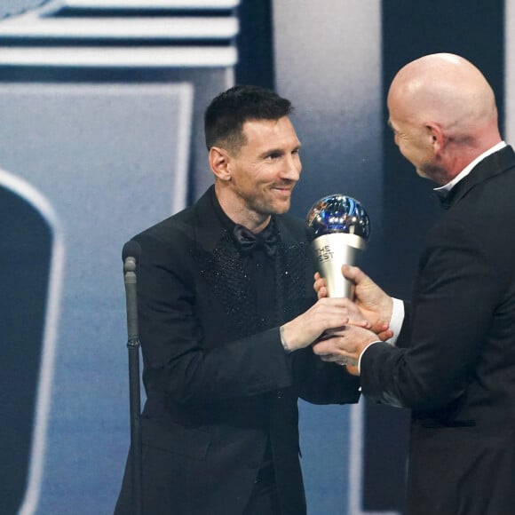 Lionel Messi (meilleur joueur de l'année), Gianni Infantino, président de la FIFA lors de la cérémonie des Best Fifa awards à la salle Pleyel à Paris le 27 février 2023. © Pierre Perusseau / Bestimage