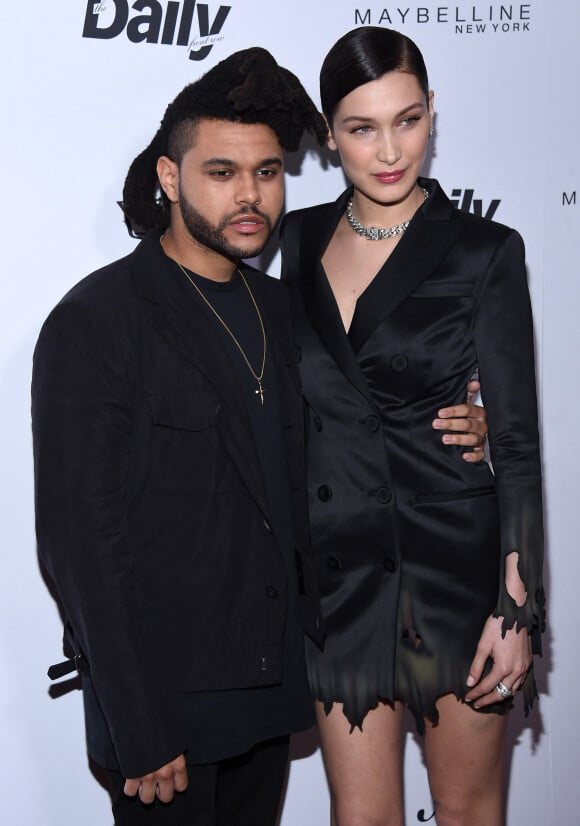 The Weeknd et sa compagne Bella Hadid au photocall des Los Angeles Fashion Awards 2016 à l'hôtel Sunset Tower le 20 mars 2016. © Lisa O'Connor via ZUMA Wire / Bestimage