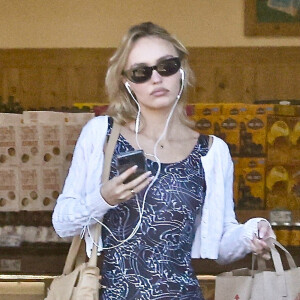 Exclusif - Lily-Rose Depp va faire des courses à Los Angeles, le 23 septembre 2022. 