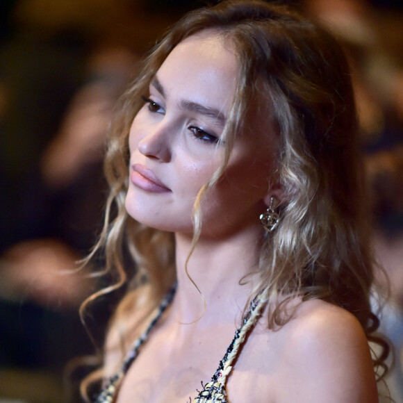 Lily-Rose Depp lors du défilé de mode de la maison Chanel PAP lors de la Fashion Week printemps/été 2022 à Paris le 5 octobre 2021. 