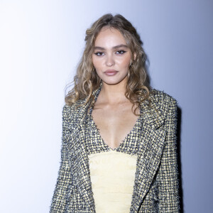 Lily-Rose Depp au front row du défilé de mode Chanel lors de la Fashion Week printemps/été 2022 à Paris, France, le 5 octobre 2021. © Olivier Borde/Bestimage 