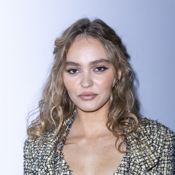 Lily-Rose Depp au front row du défilé de mode Chanel lors de la Fashion Week printemps/été 2022 à Paris, France, le 5 octobre 2021. © Olivier Borde/Bestimage 