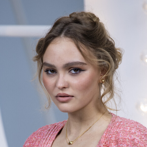 Lily-Rose Depp est attendue au défilé Chanel le 7 mars. 
Lily Rose Depp - Photocall du défilé de mode prêt-à-porter printemps-été 2021 "Chanel" au Grand Palais à Paris. Le 6 octobre 2020 © Olivier Borde / Bestimage 