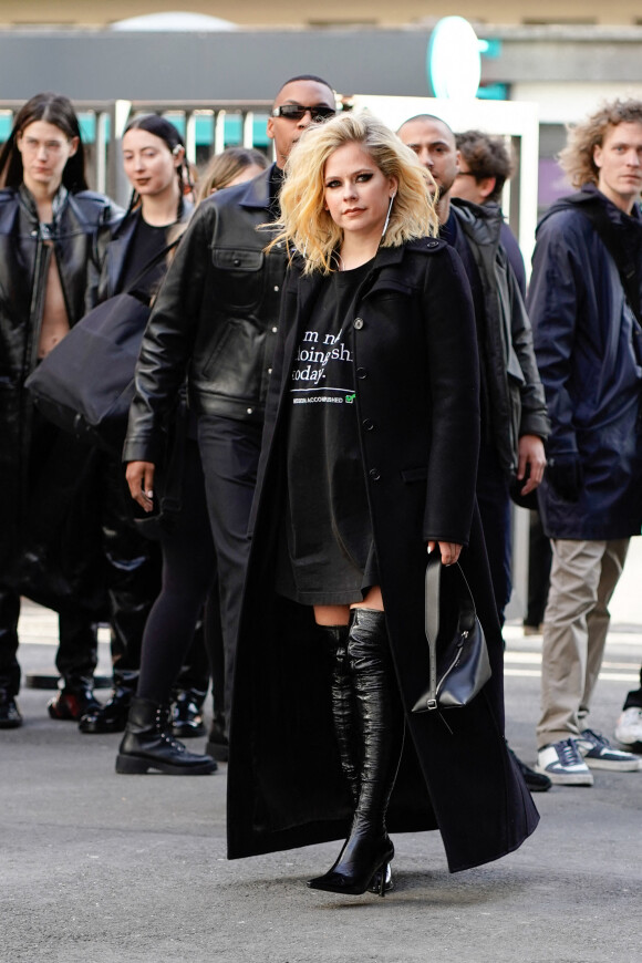 Avril Lavigne - Défilé Courrèges prêt-à-porter automne-hiver 2023/2024 lors de la Fashion Week de Paris (PFW) le 1er mars 2023. © Lucia Sabatelli / Action Press / Bestimage