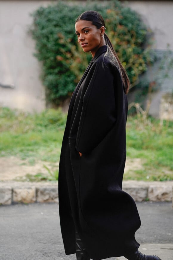 Tina Kunakey - Défilé Courrèges prêt-à-porter automne-hiver 2023/2024 lors de la Fashion Week de Paris (PFW) le 1er mars 2023. © Lucia Sabatelli / Action Press / Bestimage