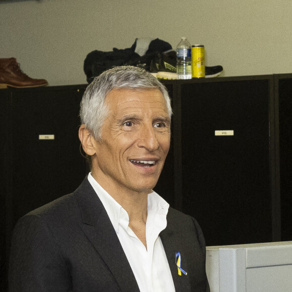 Exclusif - Nagui - Backstage de l'émission spéciale "Unis pour l'Ukraine" à la Maison de la Radio et de la Musique, diffusée en direct sur France 2 et présentée par Nagui et Leïla.Kaddour à Paris le 8 mars 2022. France Télévisions et Radio France s'associent, face à l'urgence humanitaire, pour soutenir et aider le peuple ukrainien et toutes les populations touchées par le conflit, sur place et dans les pays limitrophes. Le service public s'engage aux côtés de la Croix-Rouge française, qui lance un appel aux dons financiers, pour faire face aux besoins humanitaires, qui ne cessent de s'intensifier. Cette soirée spéciale est diffusée en simultané sur France 2 et France Inter avec un concert exceptionnel en direct, avec la participation des formations musicales de Radio France. Avec cette soirée, France Télévisions et Radio France permettent aux Français de répondre concrètement à l'urgence humanitaire, à l'intérieur et à l'extérieur de l'Ukraine, à travers des dons à la Croix-Rouge française. © Cyril Moreau / Jack Tribeca / Bestimage