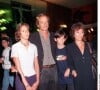 Ferdinand est décédé à l'âge de 20 ans, en 2006, dans un accident de la route.
Patrick Chesnais, sa femme Josiane, sa fille Emilie et son fils Ferdinand - Avant-première du film "Godzilla" au Grand Rex.