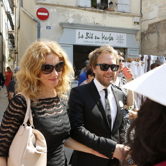 Exclusif - Marine Delterme et son mari Florian Zeller - Mariage religieux de Vincent Labrune (Président de l'Olympique de Marseille) et de Laetitia de Luca à 15h à l'église collégiale Saint-Martin de Saint-Rémy-de-Provence, le 6 juin 2015. Le vin d'honneur s'est ensuite déroulé sur la Place Favier à 17h, et la soirée a eu lieu à 20h au "Mas des Amis", la propriété des Labrune.