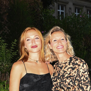 Chloé Jouannet et sa mère Alexandra Lamy - 1er Cocktail des nommés du Festival de la fiction de La Rochelle dans l’hôtel particulier de la SACD à Paris le 1er septembre 2022. © Coadic Guirec/Bestimage