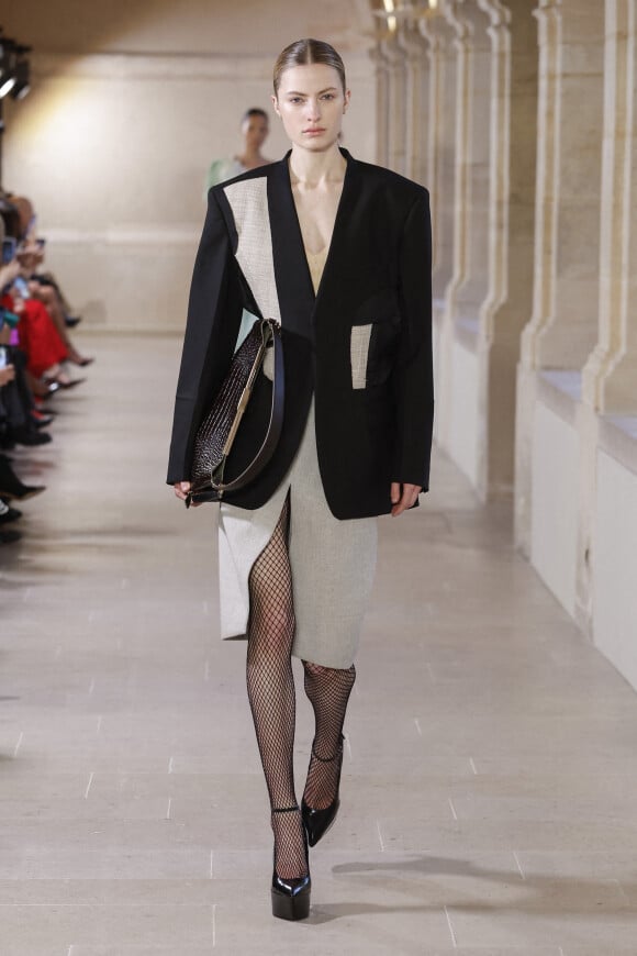 Défilé de mode prêt-à-porter automne-hiver 2023-2024 "Victoria Beckham" au Val de Grace lors de la Fashion Week de Paris. Le 3 mars 2023.