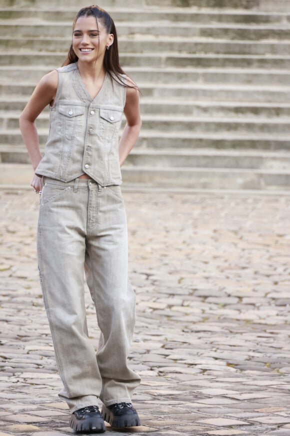 Olivia Neill - Défilé de mode prêt-à-porter automne-hiver 2023-2024 "Victoria Beckham" au Val de Grace lors de la Fashion Week de Paris. Le 3 mars 2023.