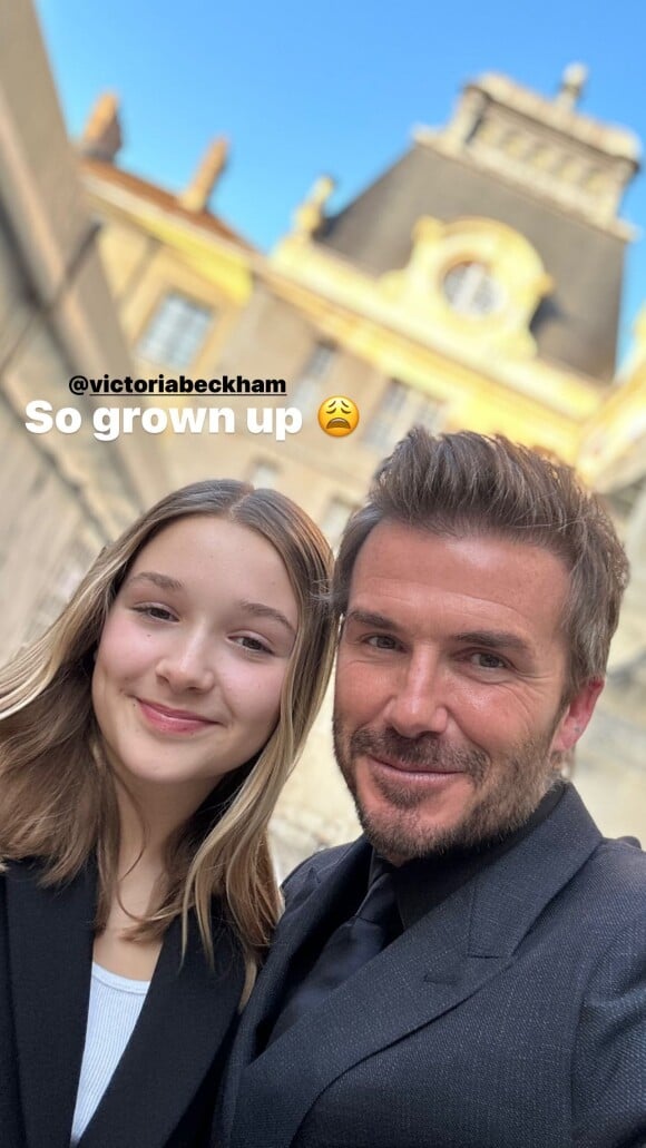Le 3 mars 2023, c'est la mode britannique qui a fait des siennes.
David Beckham et sa fille Harper - Victoria Beckham soutenue par ses proches lors de son défilé prêt-à-porter automne-hiver 2023-2024 au Val de Grace. Le 3 mars 2023.