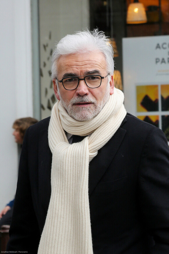 Exclusif - Le journaliste Pascal Praud arrive aux studios de la radio RTL à Paris le 12 mars 2020. Le parquet de Paris a ouvert une enquête après la diffusion d'un morceau du rappeur Sneazzy, accusé de menacer le journaliste Pascal Praud. © Panoramic / Bestimage