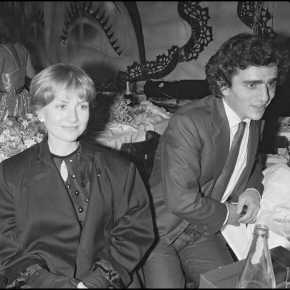 Depuis quarante ans, elle est en couple avec le réalisateur, producteur et distributeur Ronald Chammah.
Isabelle Huppert et son mari Ronald Chammah à Paris en 1983