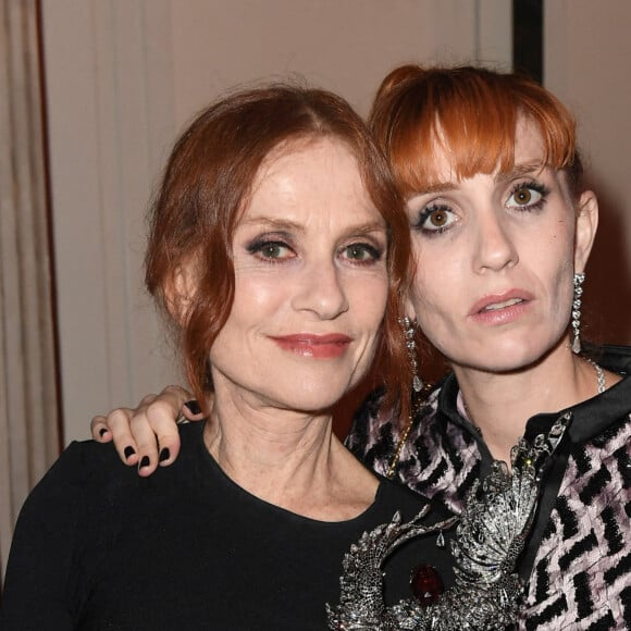 Ensemble, ils sont parents de trois enfants parmi lesquels Lolita Chammah
Isabelle Huppert, Lolita Chammah - After de la première du film "Caravage" en marge de la 17ème édition du festival du film de Rome le 18 octobre 2022.