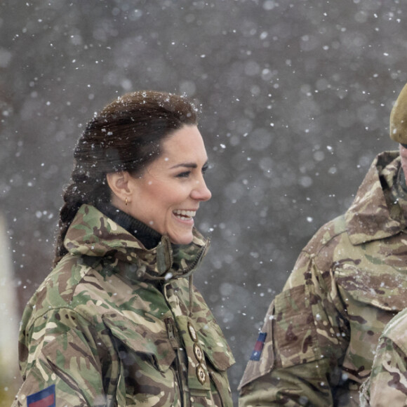 Catherine (Kate) Middleton, princesse de Galles, lors de sa première visite au 1er Bataillon Irish Guards depuis qu'elle est devenu colonel, dans la zone d'entraînement de la plaine de Salisbury, dans le Wiltshire, Royaume Uni, le 8 mars 2023, depuis sa nomination comme colonelle de l'Irish Guards par le roi d'Angleterre. 